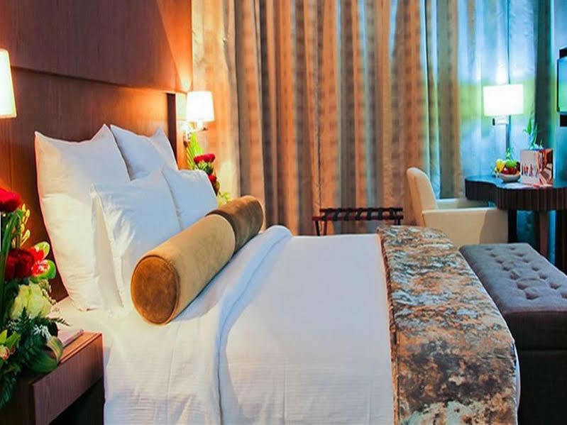 होटल Oaks Liwa Executive 4*